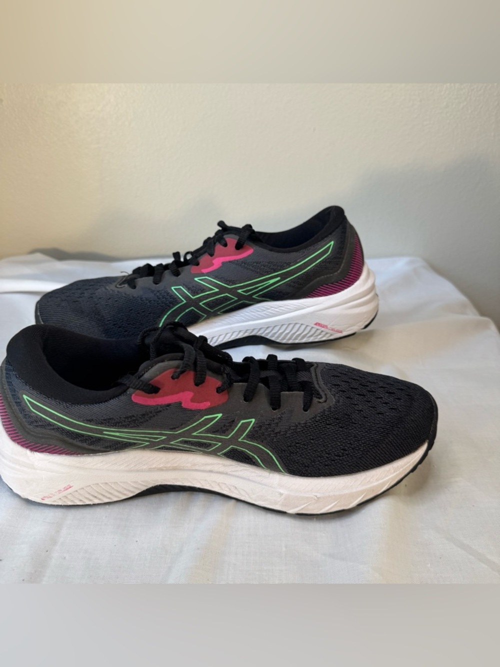 ASICS GT-1000 11 running shoes in the Black/Tourmaline colorway.